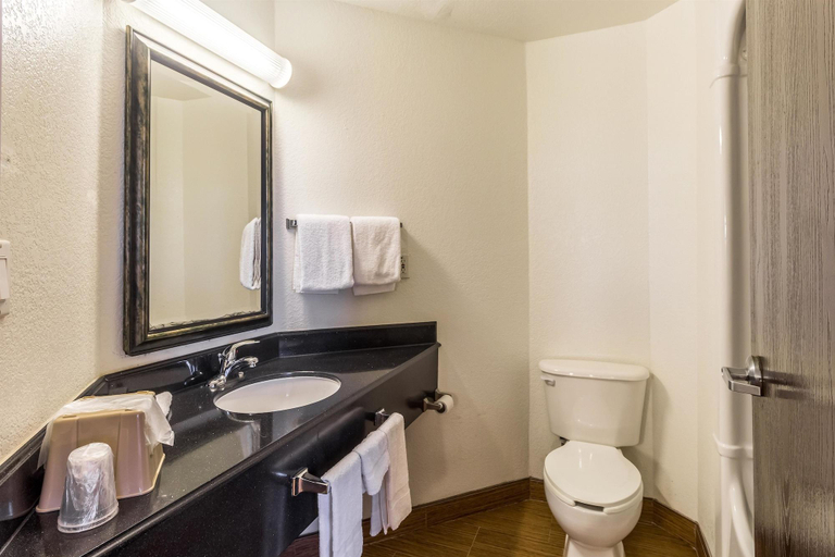 Bathroom 5, Motel 6 Harlingen, TX, Cameron
