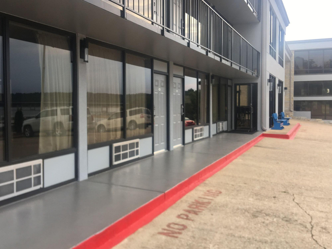 Public Area 2, Lake Norfork Resort, Baxter