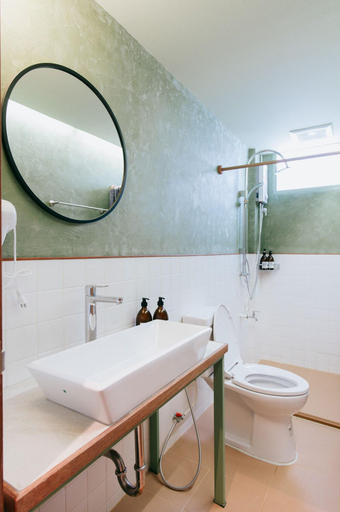 Bathroom 4, Manon Hostel, Muang Chiang Mai