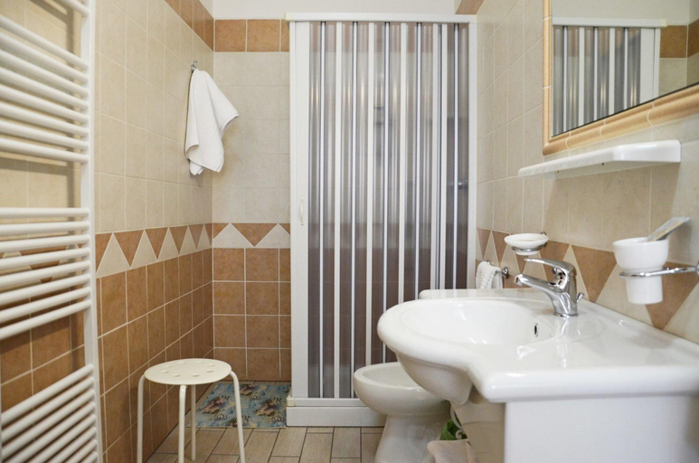Bathroom 5, Hotel Vallisdea, Salerno