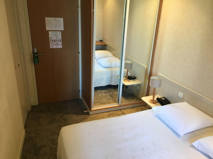 Bathroom 3, Hotel Armoricaine, Ille-et-Vilaine