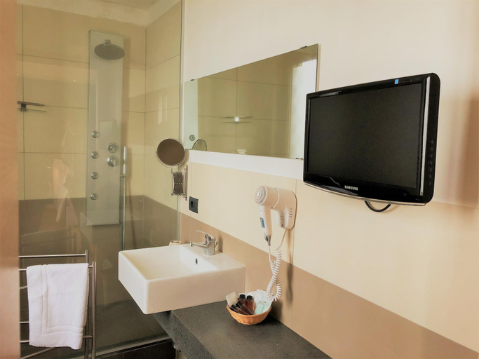 Bathroom 5, OttoMood B&B, Catania