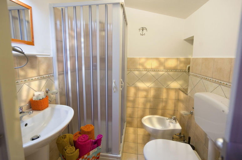 Bathroom 4, B&B Gàttina, Messina
