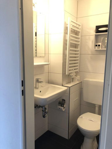 Bathroom 4, Bensons Hotel, Städteregion Aachen