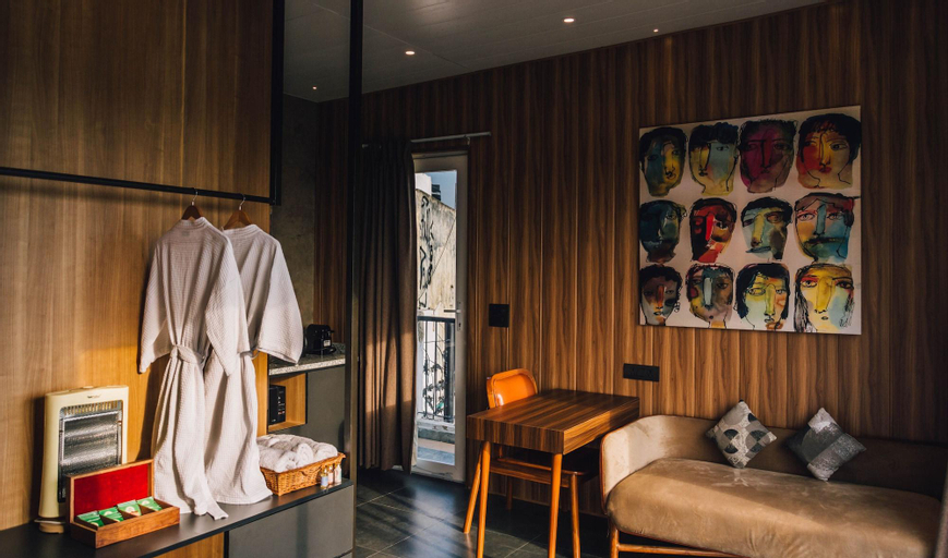 Others 5, Letsbunk Poshtel, West