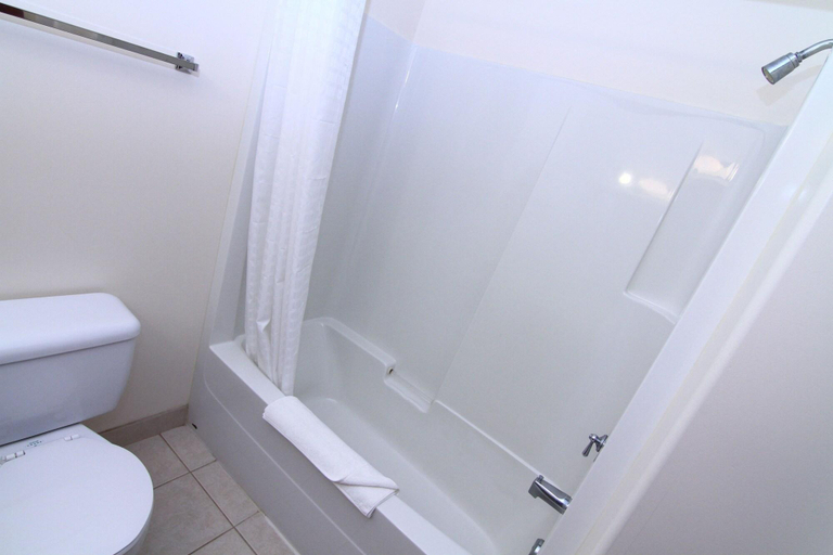 Bathroom 4, Pilgrim Inn, Division No. 7