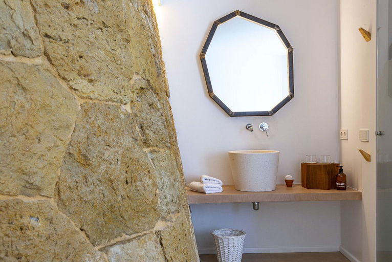 Bathroom 4, Noualt, Baleares