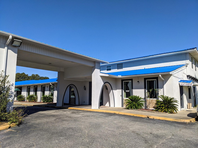 Exterior & Views 2, Garden Inn & Suites, Escambia