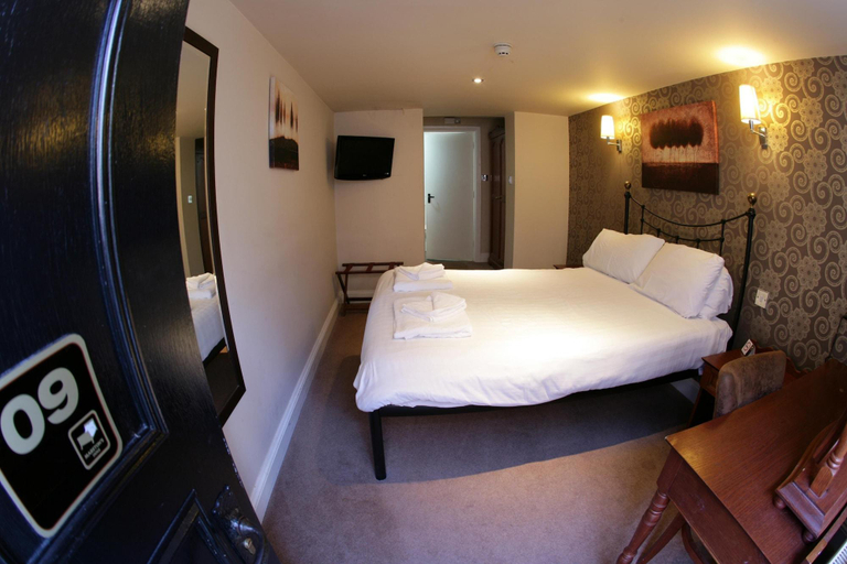 Bedroom 4, Original White Hart by Marstons Inns, Hampshire