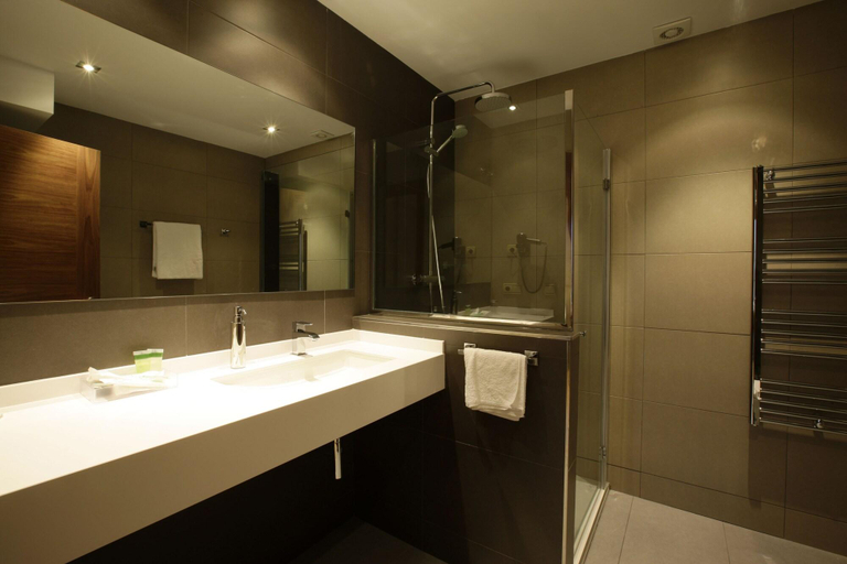Bathroom 4, Hotel Atalaia, Guipúzcoa