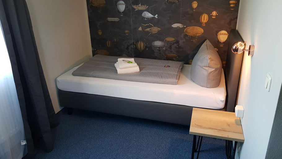 Bedroom 2, ARRIVEL Pension Pliening - bisher Novitel, Ebersberg