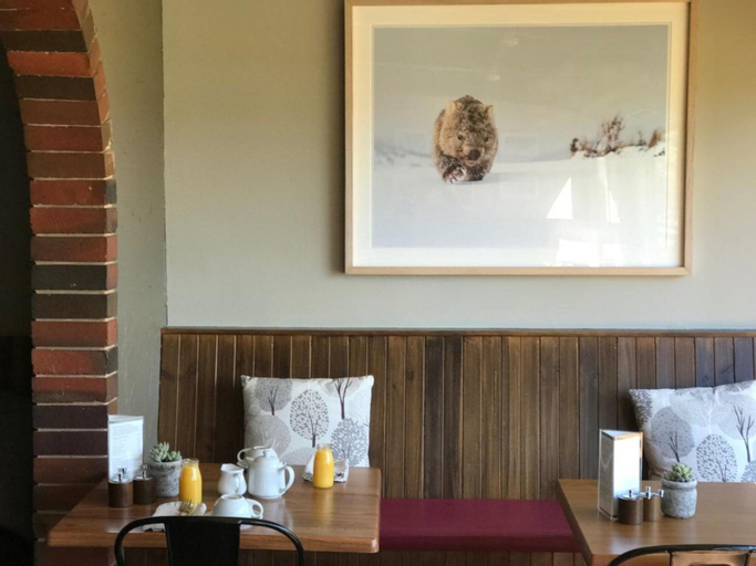Food & Drinks 5, Jindy Inn, Snowy River