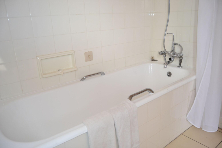 Bathroom 3, The Harare Club, Harare