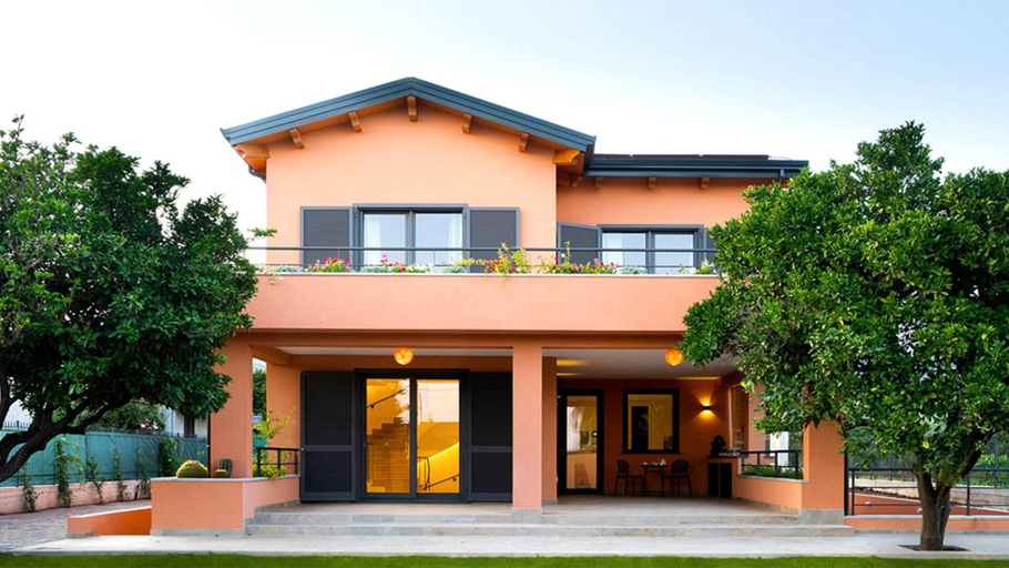 Exterior & Views