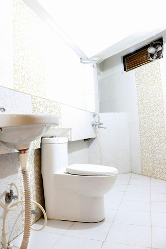 Bathroom, Hotel Suntejpaza, Nainital