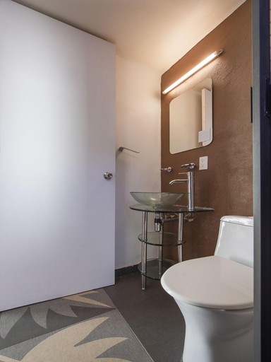Bathroom 5, Casa Tanimisha, Mexico City