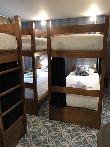 Bedroom 3, Royal Beach Hostel & Suites, Praia da Vitória