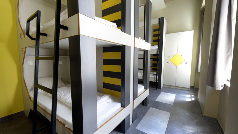 Public Area 3, The Hive Party Hostel, Budapesti