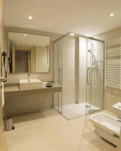 Bathroom 3, Hotel Plaza de la Paz, La Rioja