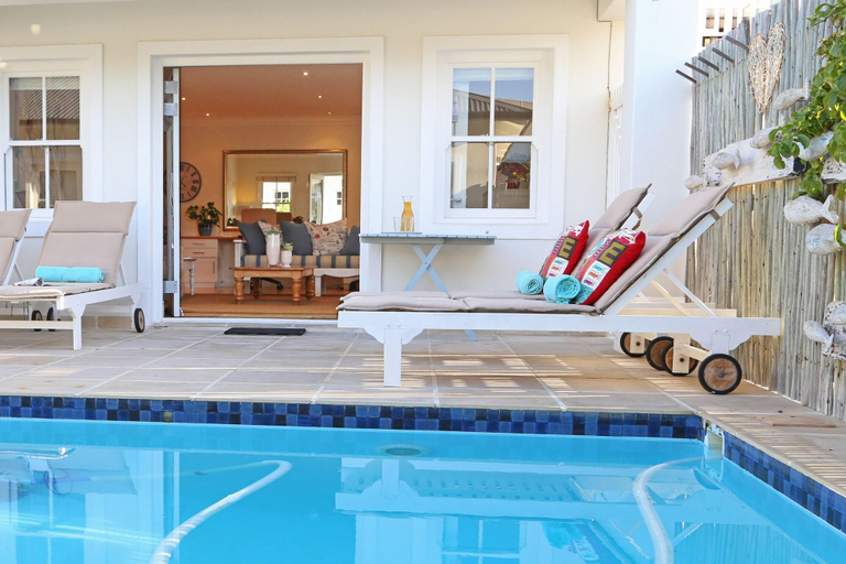 Sport & Beauty, Shore's Edge Luxury Oceanfront Home, Overberg