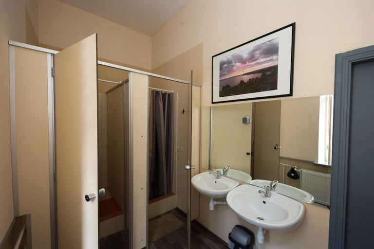 Bathroom 4, 25 Hours Hostel, Vilniaus