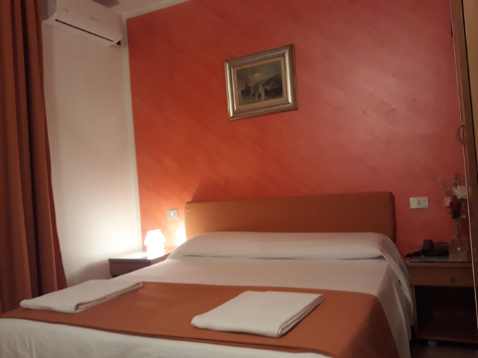Bedroom 3, Hotel Arcella, Padua