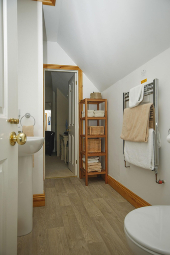 Bathroom, Brookdale B&B, Cornwall