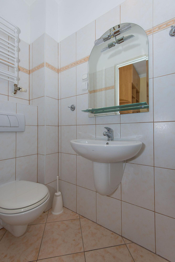 Bathroom 3, Villa Casteria, Kamień