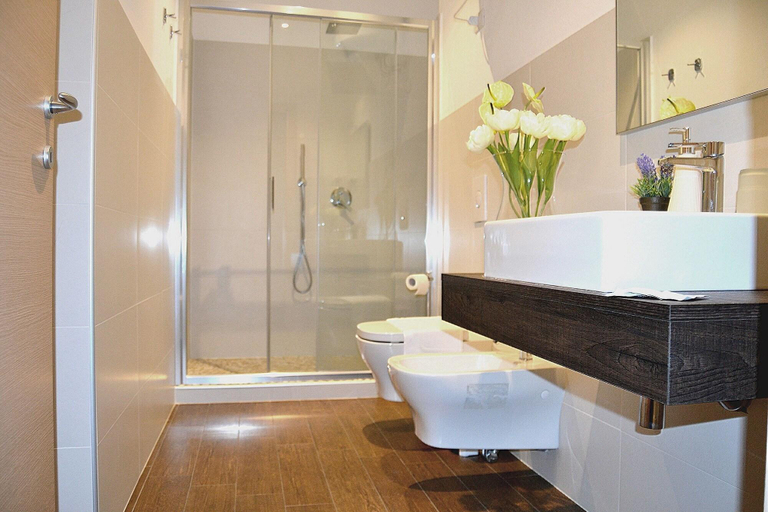 Bathroom 3, Arcobaleno Suites, Cagliari