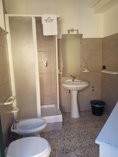 Bathroom 5, Lavilletta B&B, Salerno