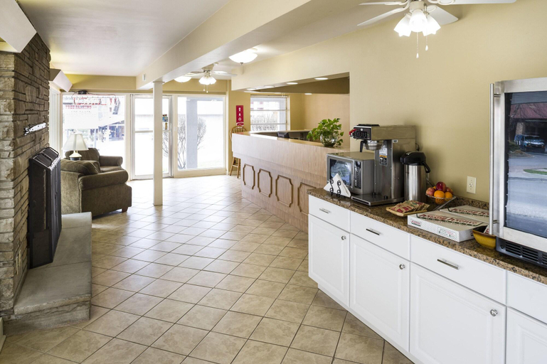 Public Area 2, Belle Aire Motel, Sevier