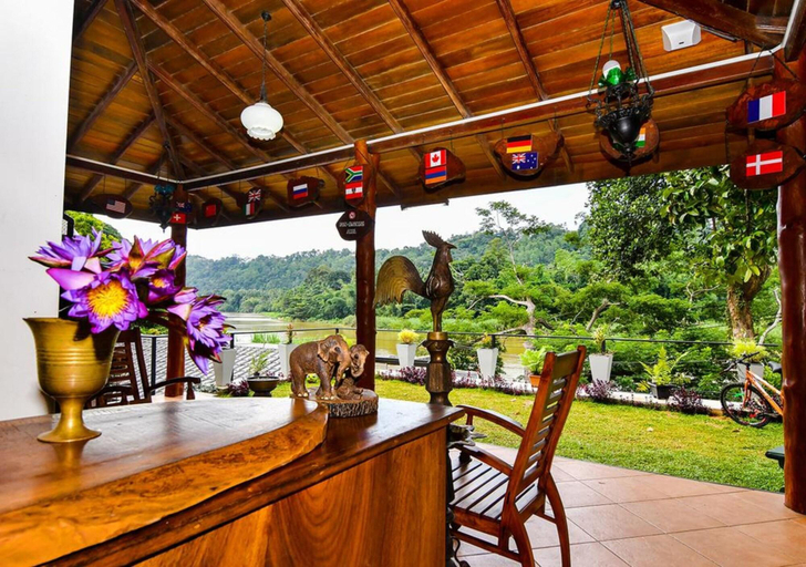 Food & Drinks 5, Thotupola Residence, Harispattuwa