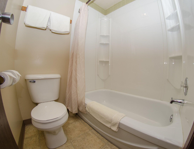 Bathroom 4, Plains Motel, Division No. 2