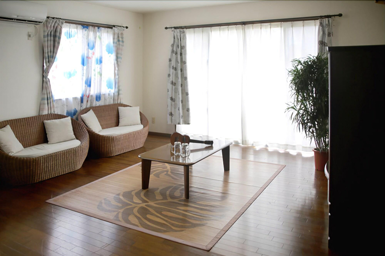 Public Area 2, Guest House Diamond - Hostel, Yomitan