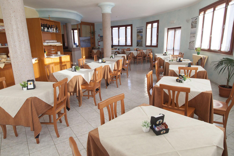 Food & Drinks 5, Hotel Jasmine, Cagliari
