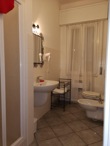 Bathroom 5, B&B Topaze, Brescia