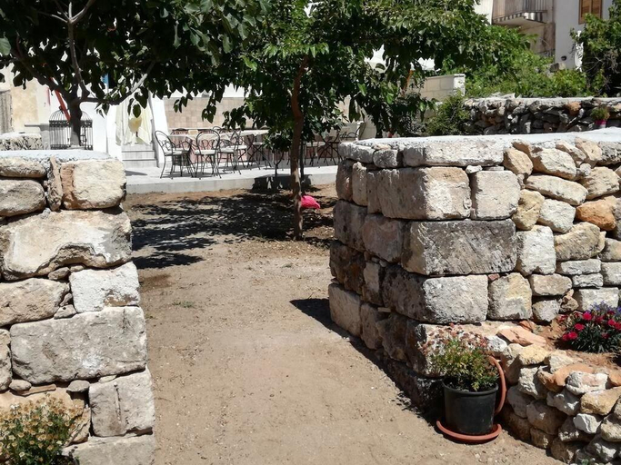 Exterior & Views 2, Poggiamico Guest House, Trapani