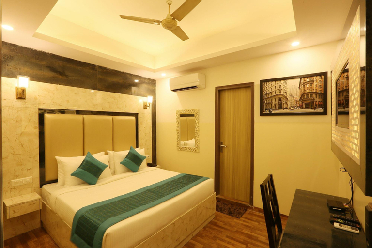 Bedroom 3, Airport Hotel Plazzo, Delhi