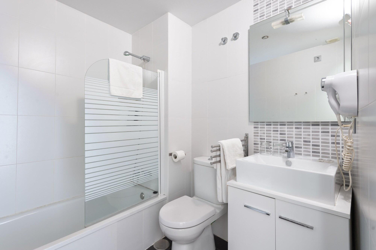 Bathroom 5, Apartamentos Globus by Be Alicante, Alicante