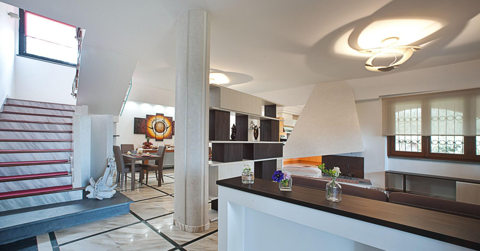 Public Area 4, B&BLaTosca, Massa Carrara