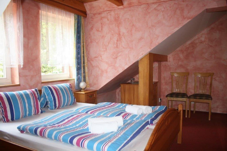Bedroom 3, Hotel Kristýna, Trutnov