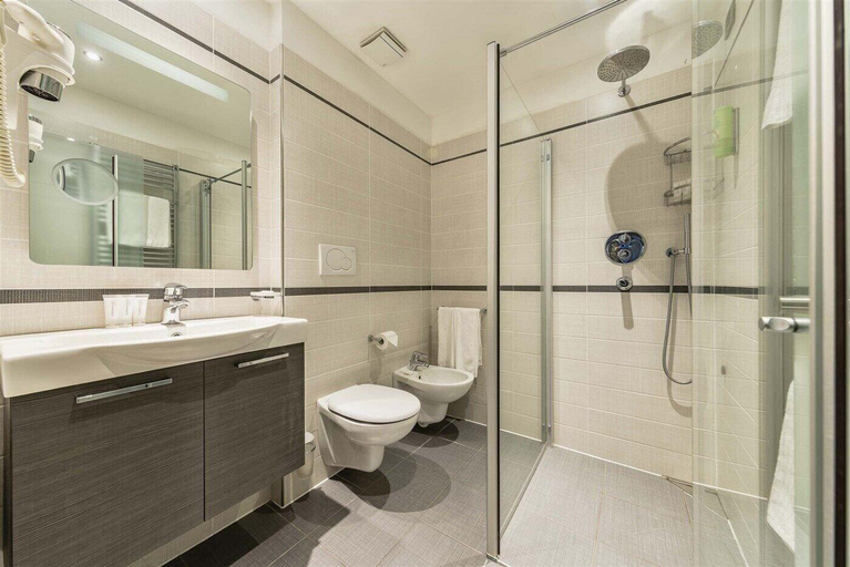 Bathroom 4, Albermonaco, Trento