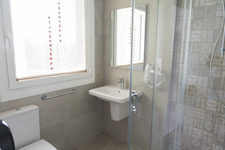 Bathroom 5, Hotel Mica, Lugo