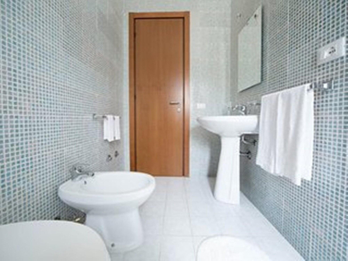 Bathroom 5, B&B A Casa di Joy, Lecce