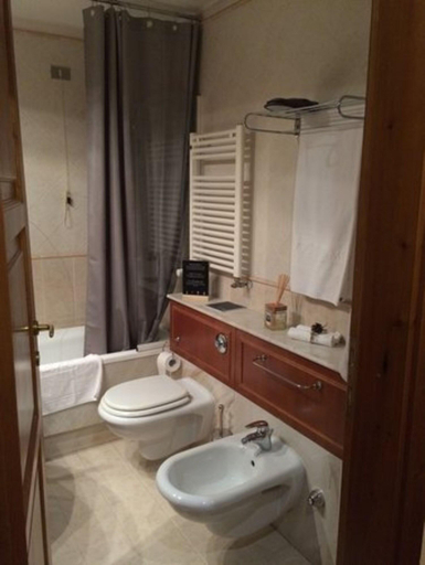 Bathroom 5, Qc Termemontebianco, Aosta