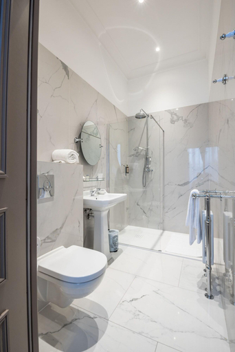 Bathroom 5, Chateau de Montabert, Aube