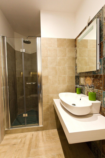 Bathroom 4, B&B Shining, Syracuse