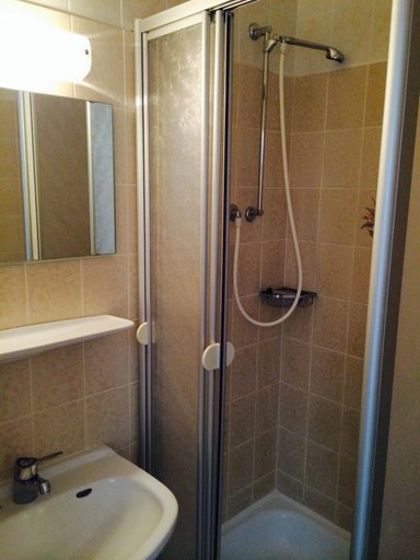 Bathroom 4, Hotel Am Theaterplatz, Bremerhaven