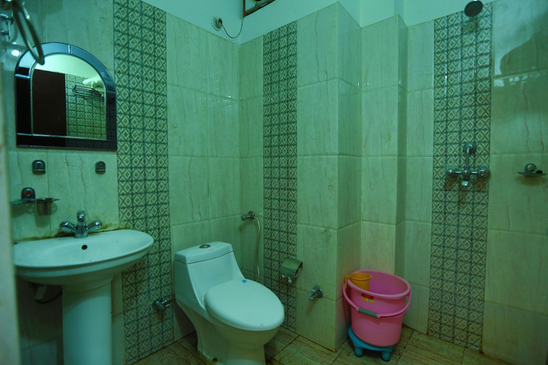 Bathroom 4, Hotel Paras Plaza, Garhwal