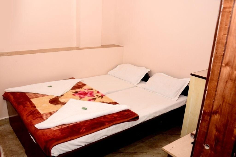 Bedroom 3, Hotel Parag, Pune
